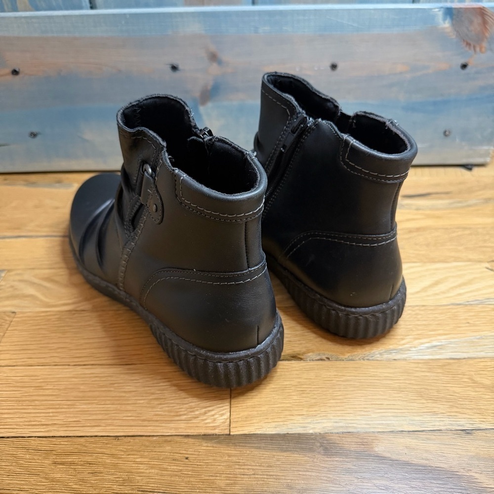 Clarks Womens Caroline Orchid Ruched Boots Black Leather Side Zipper 10M - Picture 8 of 10